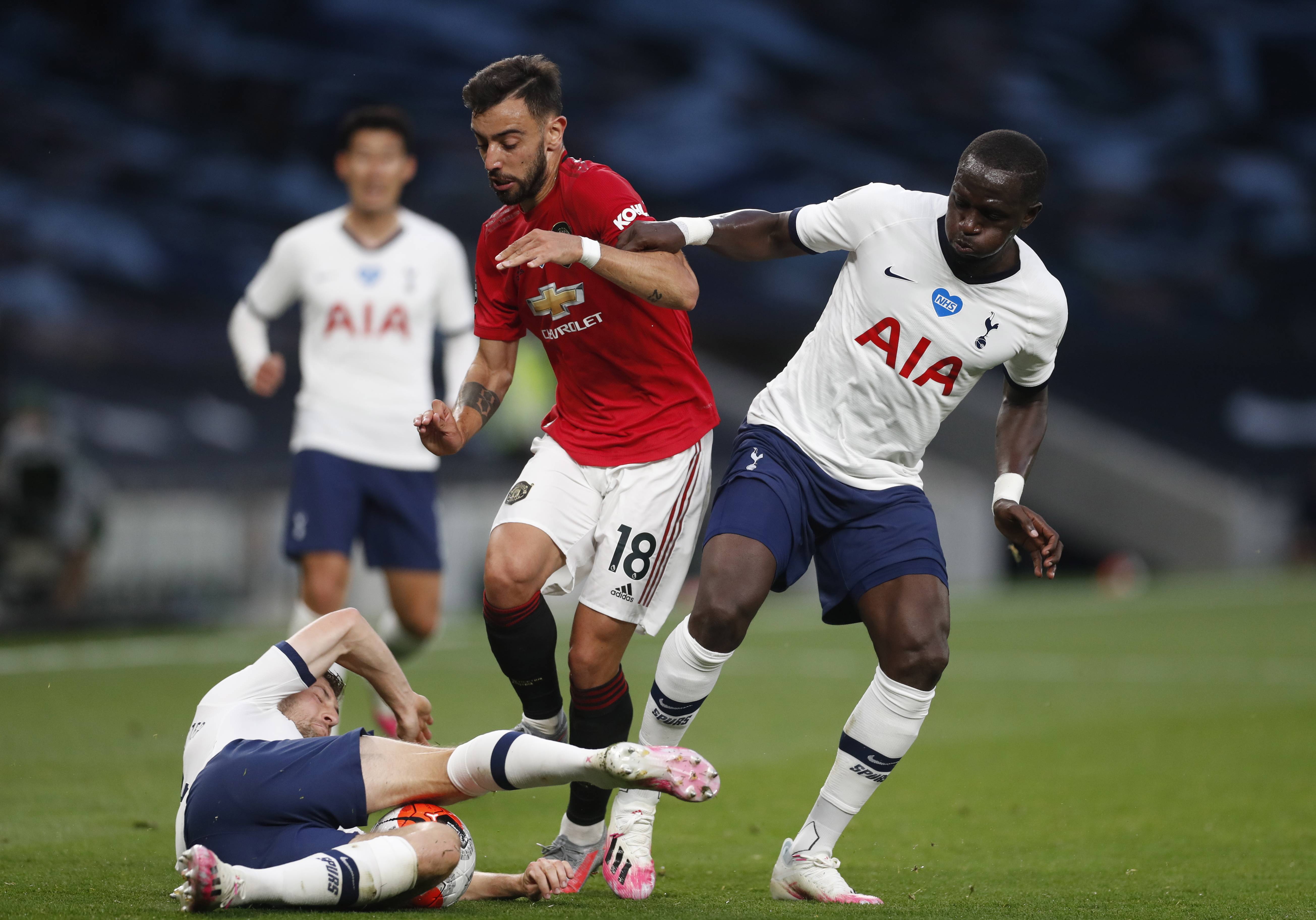 更是在法律 更是在法律